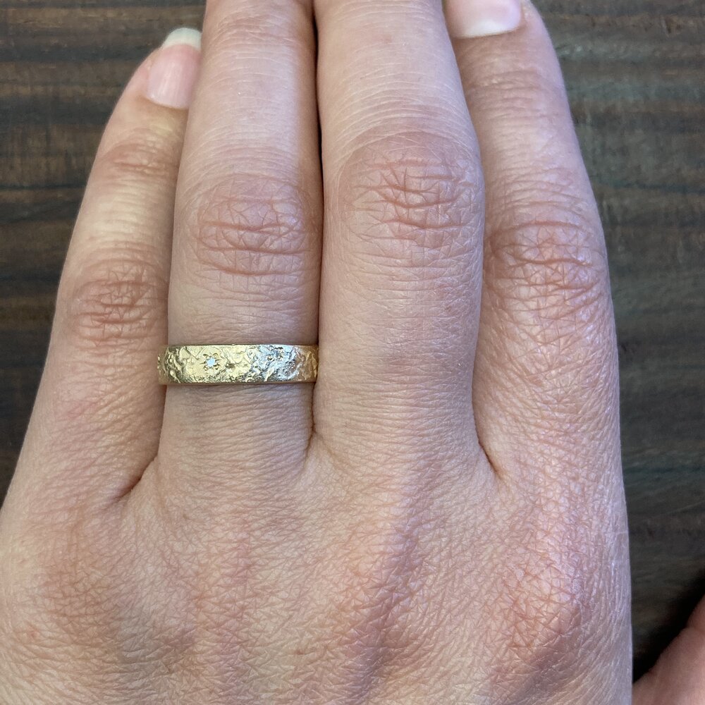 14k White Gold Starry Moon Texture Band