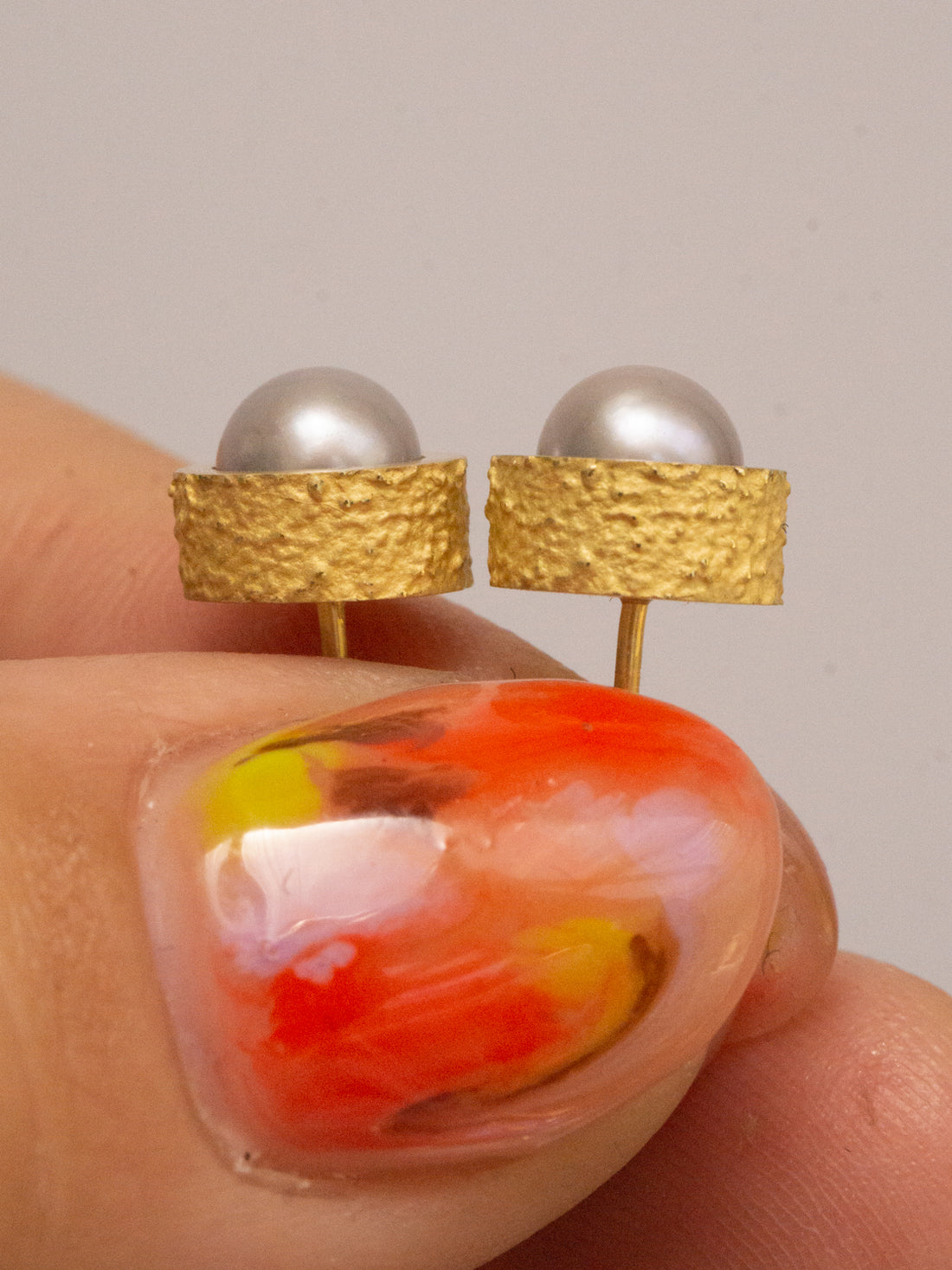 18k Sand Textured Grey Pearl Post Earrings