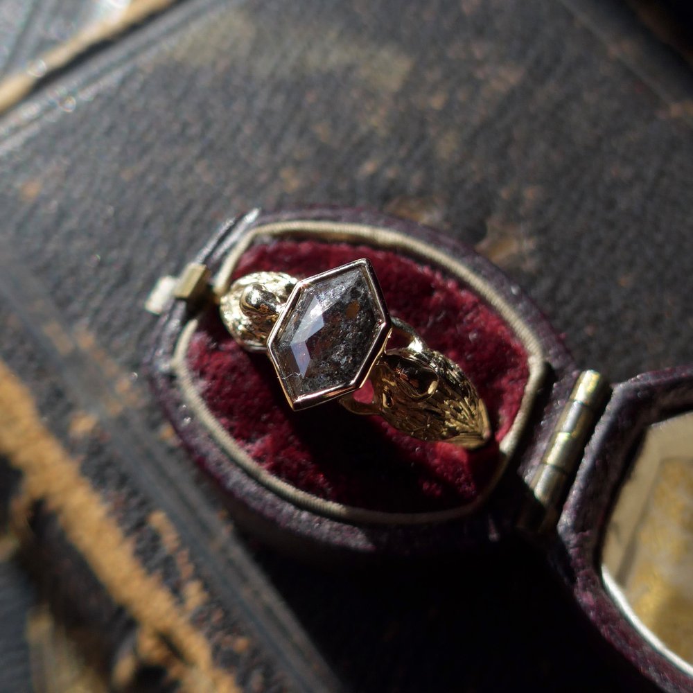 14k Avis Amor Ring - Long Hex