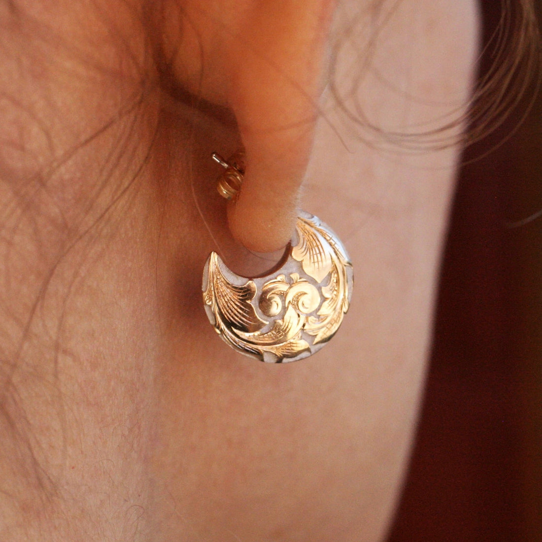 Acanthus Disc Hoops - Two Tone - 14k Gold