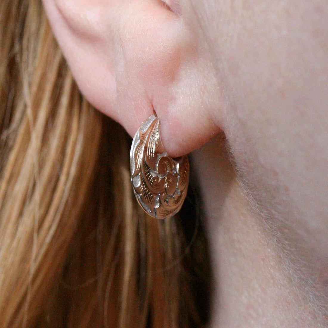 Acanthus Disc Hoops - Two Tone - 14k Gold