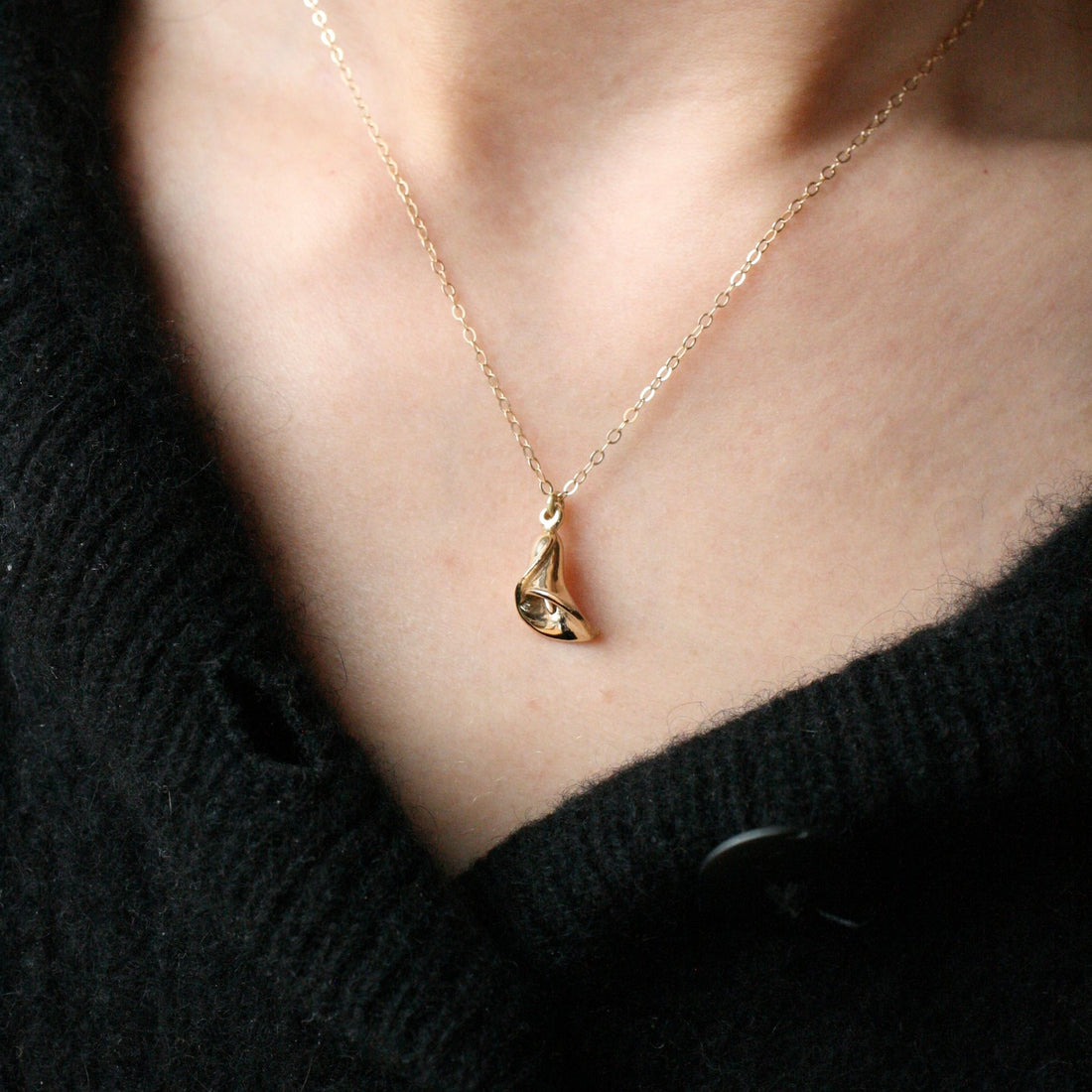 Calla Lilly Pendant - 14k Gold