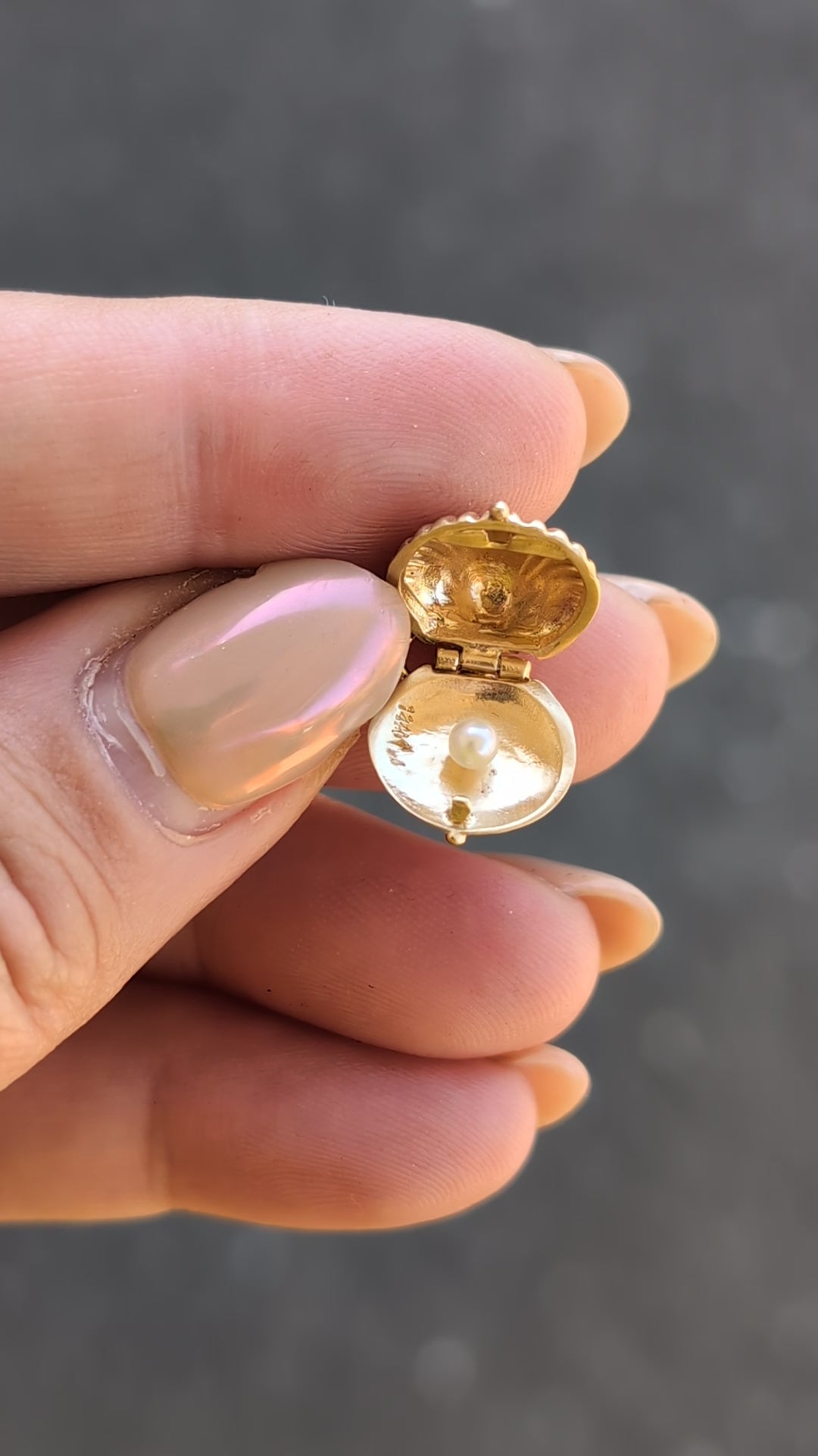 14k Venus Locket