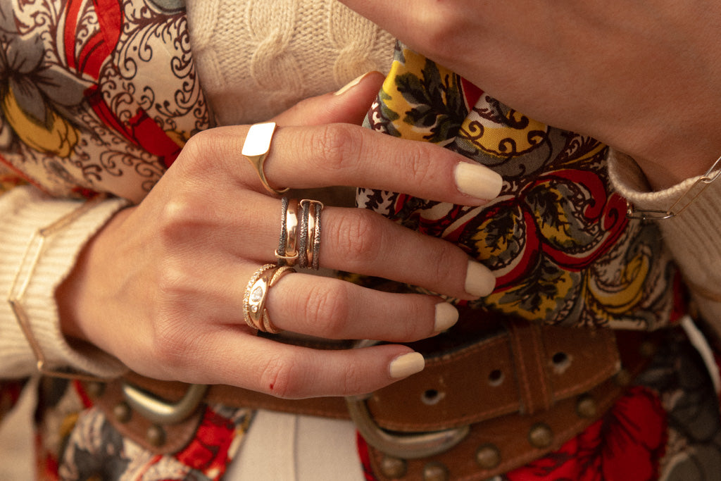 Horseshoe Band - 18k Textured