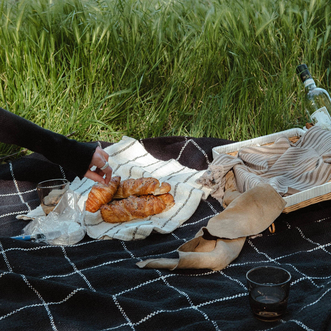 Claude--Midnight / Natural: Midnight / Natural / Standard