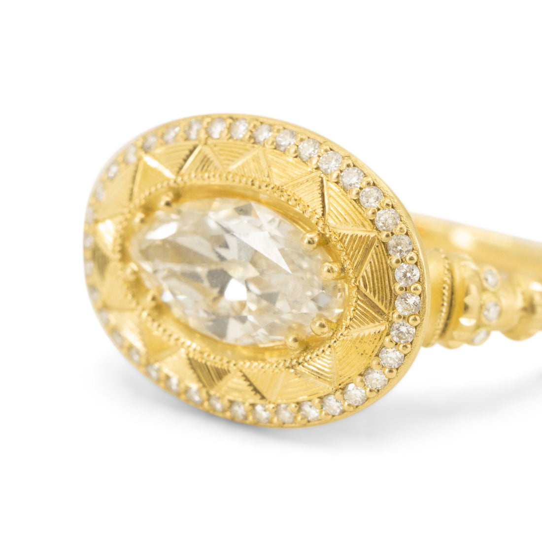 Soleil Levant Pedestal Solitaire - 1.49CT Oval Diamond