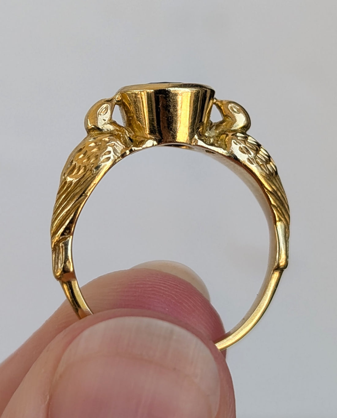 18k Avis Amor Ring - Spinel
