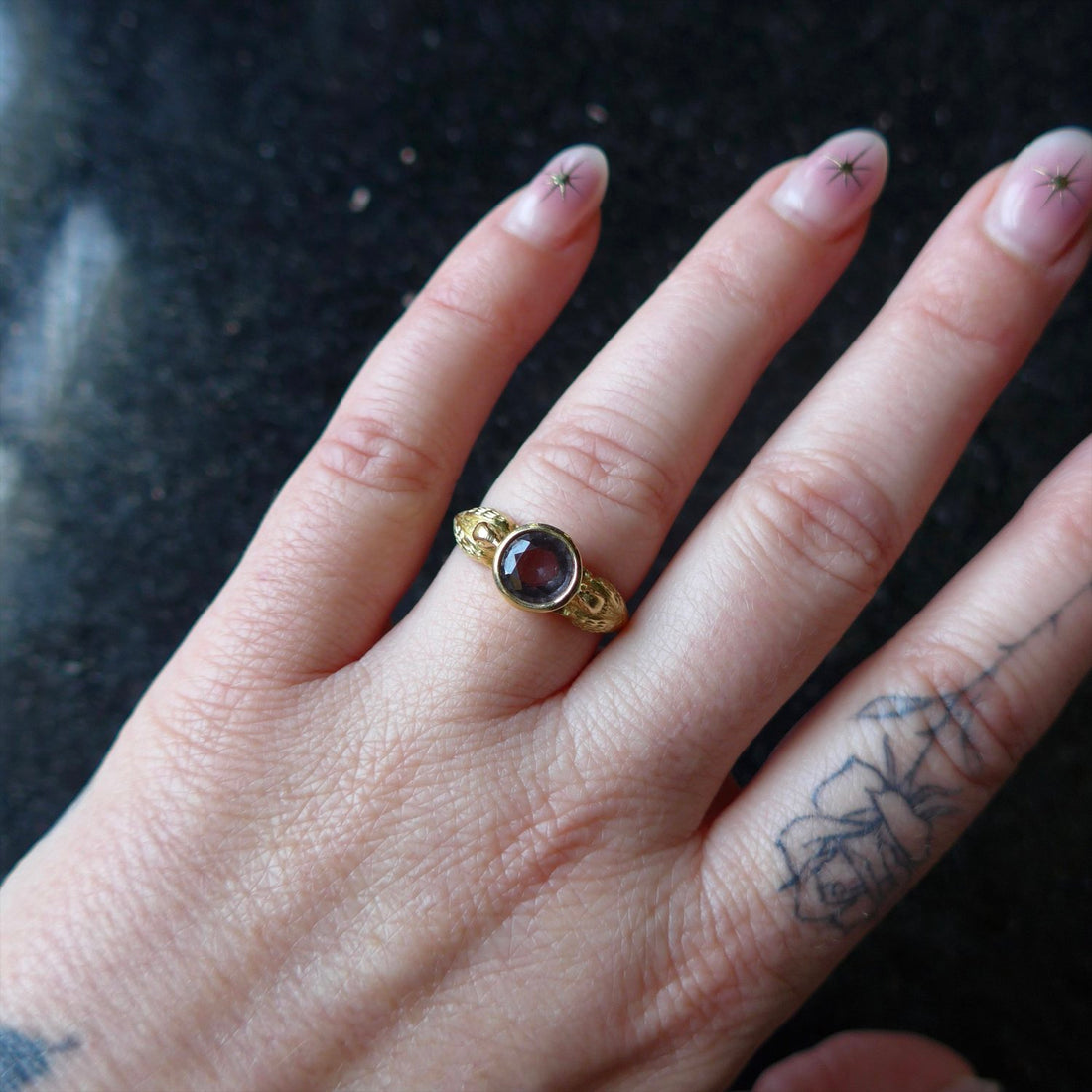 18k Avis Amor Ring - Spinel