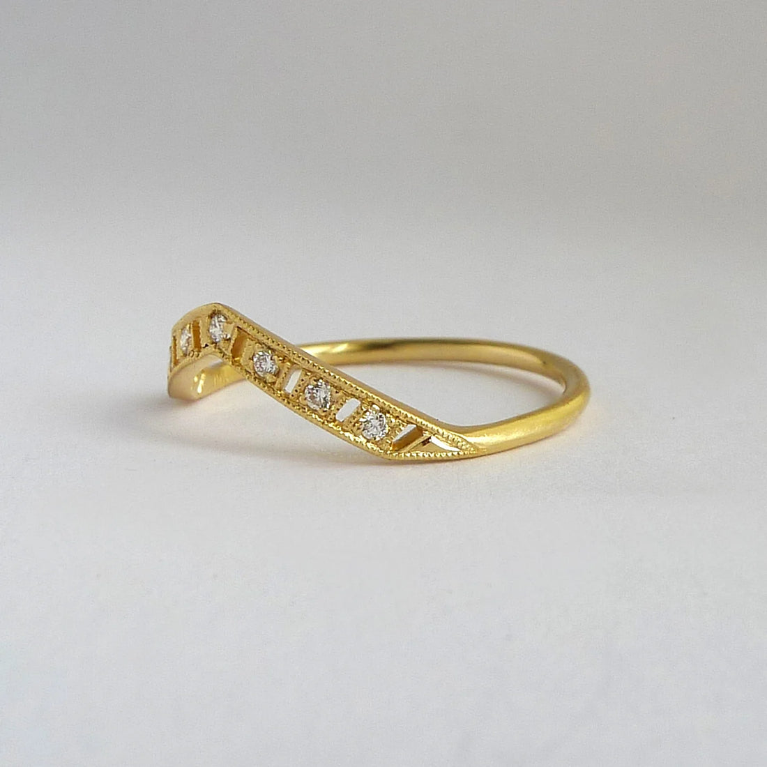 14k Cassat Ring with Low Point