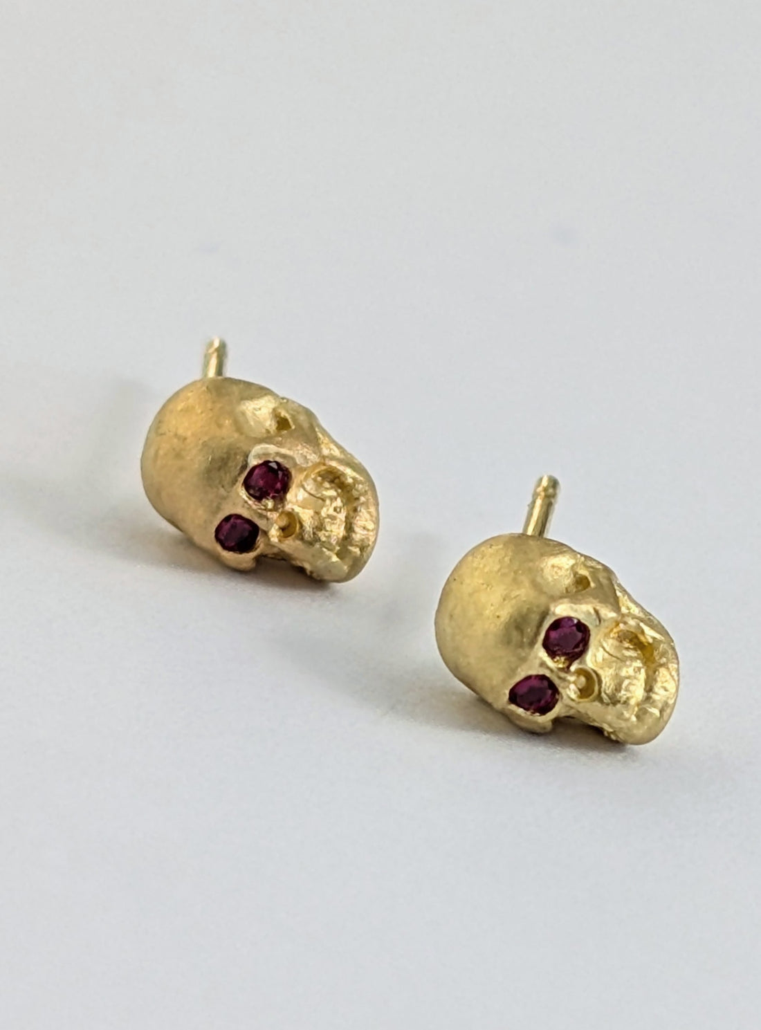18k Crypta Ruby Studs