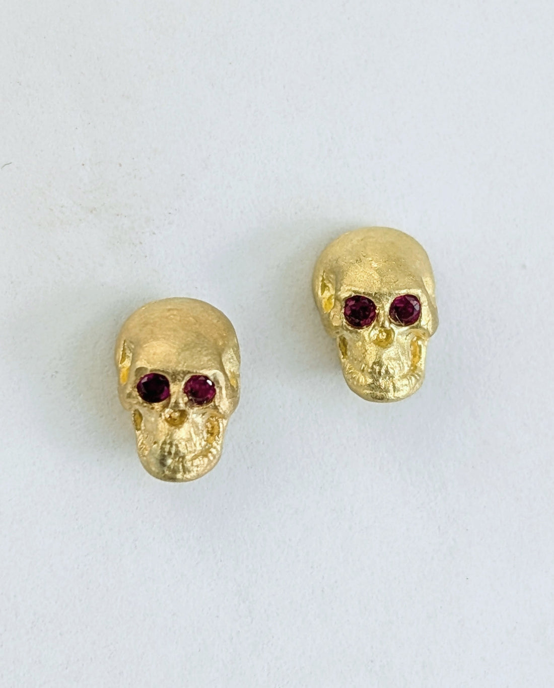 18k Crypta Ruby Studs